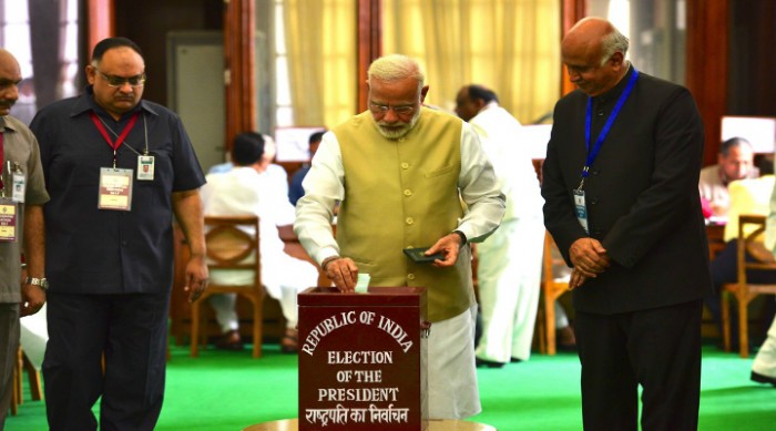 राष्ट्रपति चुनाव - प्रधानमंत्री मोदी ने किया मतदान, प्रक्रिया जारी