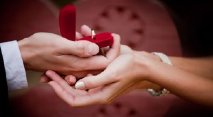 10 Hints that Says He Will Propose You This Valentine