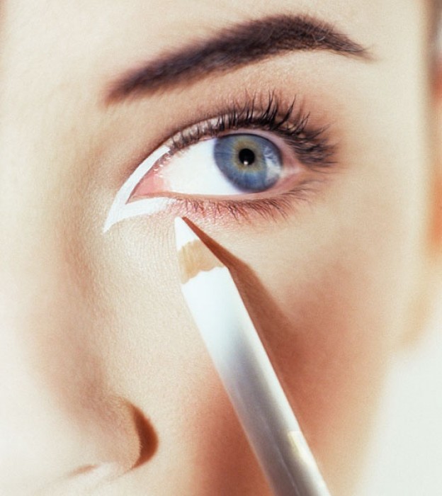 10 Ways To Wear White Eyeliner To Make Your Eyes Look Gorgeous 