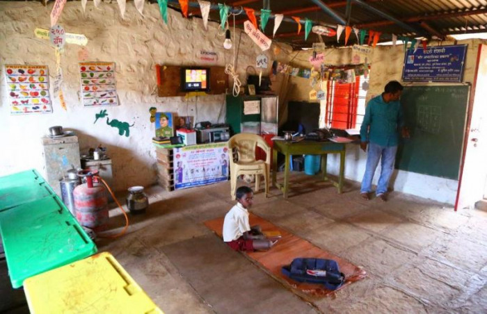 A Guru In Kalyug Who Travels 50 Kms Everyday To Teach His Only Student