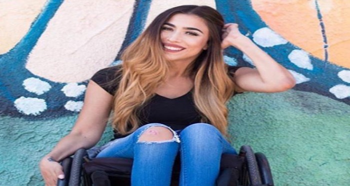 Being Paralysed ! Steph’s Style with Makeup Brushes is Absolutely on Note
