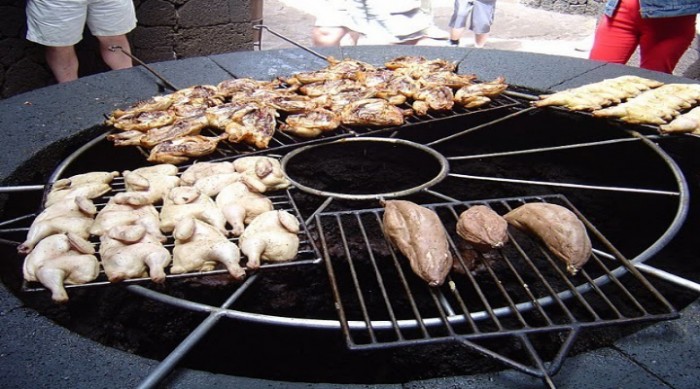El Diablo Restaurant Where Dishes Prepares With Volcanic Heat | Video