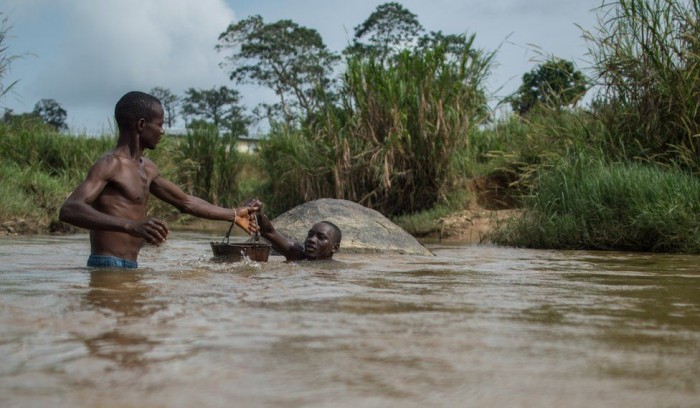 Man Finds Only 1 Diamond After Hard Work Of 3 Hours In Sierra Leone