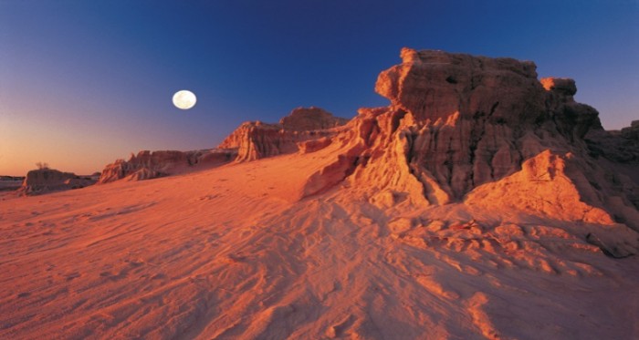 The Archaeological History Of Lake Mungo