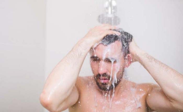 These 6 Things You Need To Stop Doing Right Now as it Makes Your Scalp Oily!