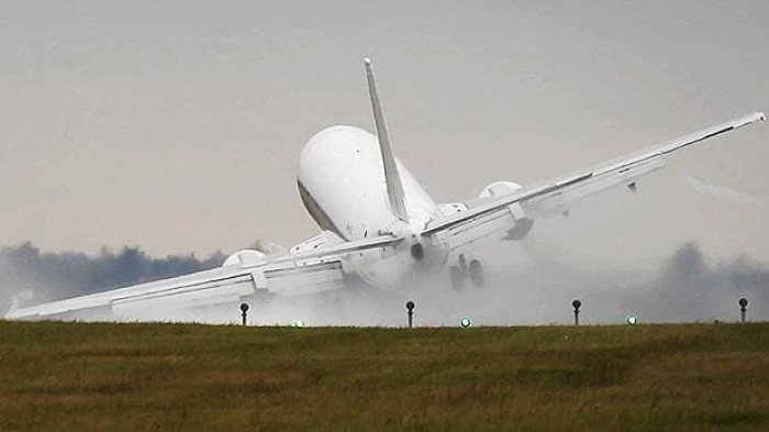 Watch This Pilot Wrestling With The Wind For Tricky Landing