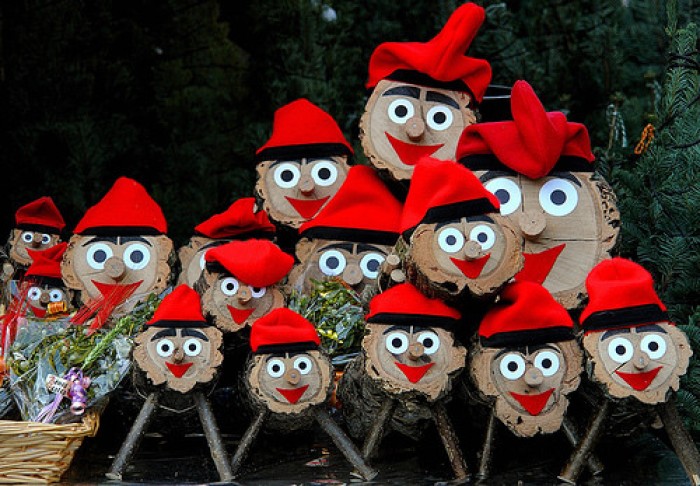 Wooden Logs At This Place Poop In The Spirit Of Christmas